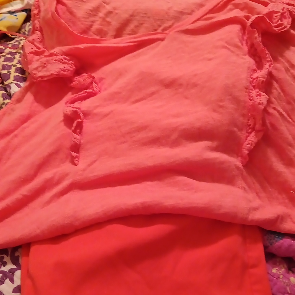 Outfit capris with a shirt